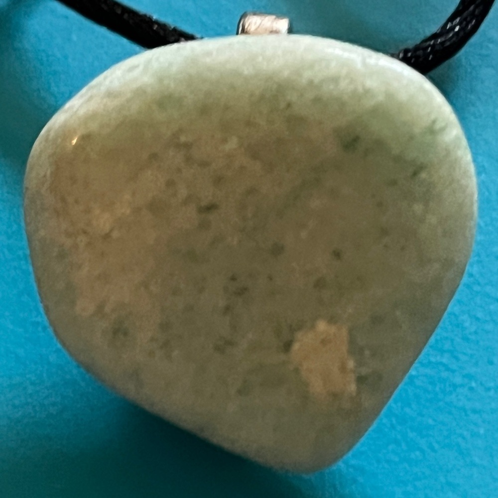 Elegant Green Stone Pendant Necklace